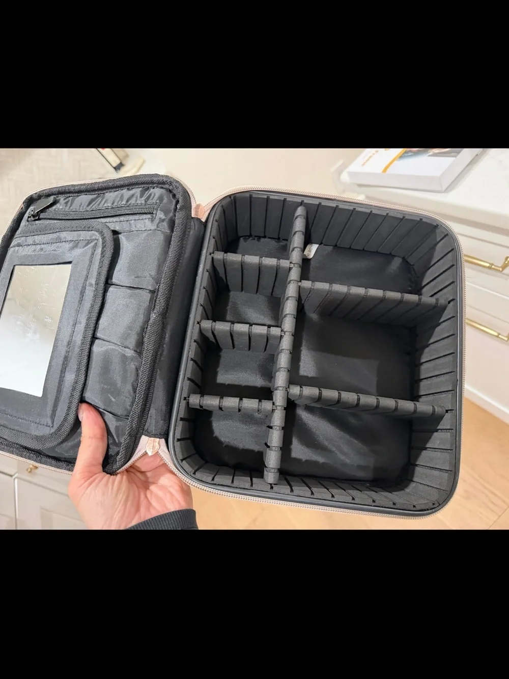 MONAT Cream Travel Makeup Case